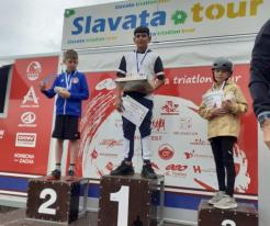 Závody pro všechny kluky a holky od 4 do 18 let Slavata triatlon tour